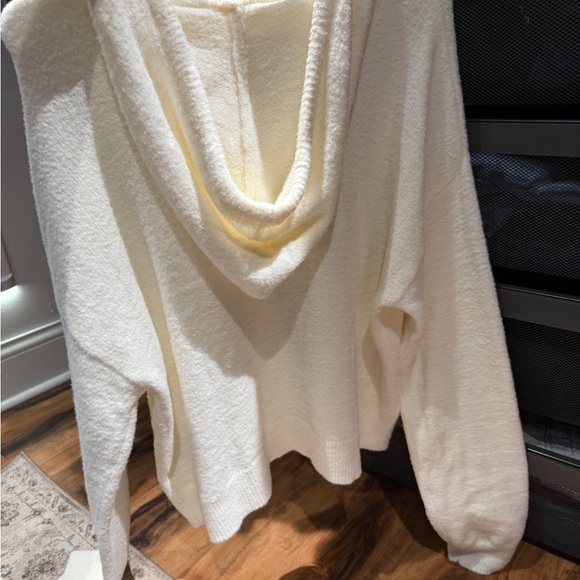 SO Soft Cream hooded Pullover - Picture 2 of 3